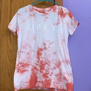 Coral and white marbled obey tee